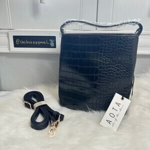 New Women’s AOTA Elena Bucket Bag